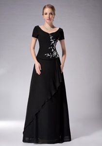 Scoop Long Chiffon Dresses for Mother in Black with White Appliques