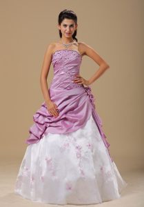 Elegant A-line Strapless Organza Prom Outfits with Ruching and Embroidery