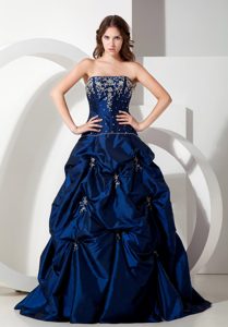 Cheap Royal Blue A-line Strapless Long Prom Outfits with Appliques
