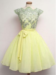 Yellow Chiffon Lace Up Scalloped Cap Sleeves Knee Length Dama Dress for Quinceanera Lace and Belt