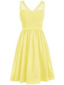 Sleeveless Knee Length Lace and Ruching Side Zipper Dama Dress for Quinceanera with Yellow