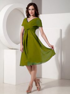 Olive Green Empire Ruching Mother Of The Bride Dress Zipper Chiffon Short Sleeves Knee Length
