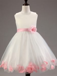 Stylish Sleeveless Tulle Knee Length Zipper Flower Girl Dresses for Less in White with Appliques and Hand Made Flower