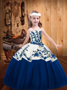 Sleeveless Floor Length Embroidery Lace Up Little Girls Pageant Dress with Blue