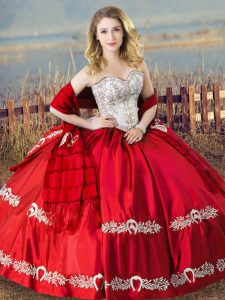 Clearance Satin Sweetheart Sleeveless Lace Up Beading and Embroidery 15 Quinceanera Dress in Red