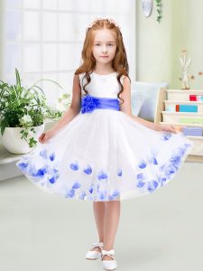 Trendy Knee Length Zipper Flower Girl Dresses for Less White for Wedding Party with Appliques and Belt