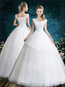 Elegant White V-neck Lace Up Lace and Appliques Wedding Dresses Sleeveless