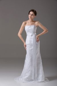 Elegant White Tulle Zipper Wedding Dresses Sleeveless Brush Train Lace and Belt