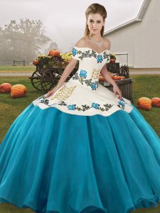 Organza Off The Shoulder Sleeveless Lace Up Embroidery Vestidos de Quinceanera in Blue And White