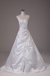 Colorful White Sleeveless Beading Lace Up Wedding Gowns