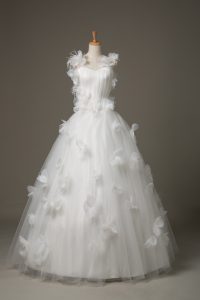Glittering V-neck Sleeveless Wedding Dress Floor Length Hand Made Flower White Tulle