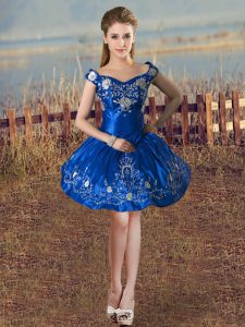 Ideal Taffeta Off The Shoulder Sleeveless Lace Up Embroidery Prom Dress in Royal Blue