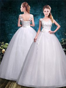 Sleeveless Tulle Floor Length Lace Up Wedding Dresses in White with Lace and Hand Made Flower