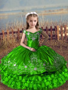 Luxurious Green Pageant Gowns For Girls Wedding Party with Embroidery and Ruffled Layers Off The Shoulder Sleeveless Lac