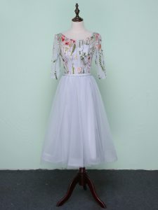 Classical Grey Tulle Lace Up Bridesmaids Dress Half Sleeves Knee Length Embroidery