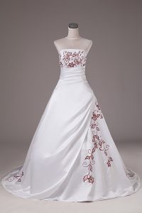 Hot Selling White Wedding Dresses Wedding Party with Embroidery Strapless Sleeveless Brush Train Lace Up