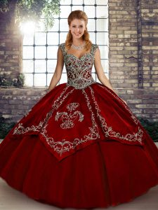 Designer Straps Sleeveless Vestidos de Quinceanera Floor Length Beading and Embroidery Wine Red Tulle