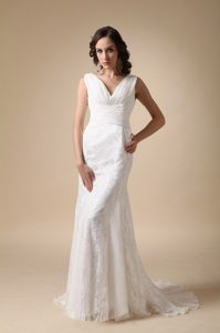 Fashionable V-neck Chiffon and Lace Wedding Dress with Ruching