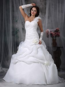 Elegant A-line One Shoulder Wedding Dresses in Organza with Hand Flowers