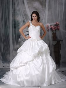 Beautiful One shoulder Appliqued Wedding Dress in on Sale