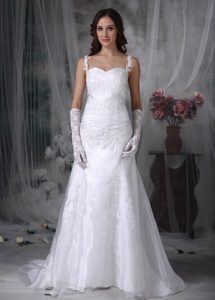 Sweet A-line Straps Organza Wedding Dresses with Appliques and Ruching