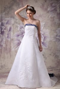 Beautiful Strapless Chapel Train Satin Prom Wedding Dress with Embroidery