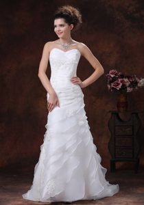 Beautiful Sweetheart Ruched Wedding Dresses with Appliques in Organza