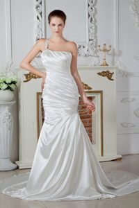 Luxurious Mermaid Single Shoulder Wedding Dresses with Beading