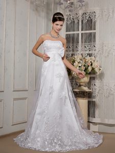 Classic A-line Strapless Court Train Lace Wedding Gowns with Half Bow Ribbon
