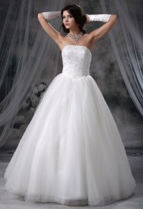 Trendy Beaded Tulle Strapless Lace-up Ball Gown Wedding Dress to Floor-length