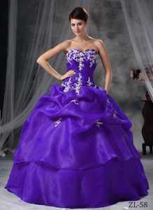 Popular Sweetheart Organza Purple Lace-up Dresses for Quinces with Appliques