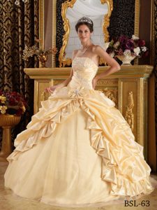 Dramatic Yellow Ball Gown Beading Dresses for Quinceaneras in and Tulle