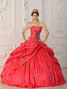 Military Red Ball Gown Strapless Quinceanera Dresses in with Appliques