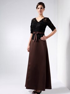 Brown and Black Lace V-neck Half Sleeves Mother of Bride Dresses with Bow
