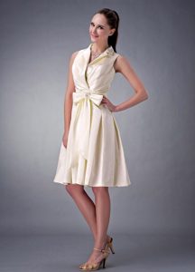 Light Yellow Cool Neckline Prom Dress for Girls with Bowknot in Knee-length