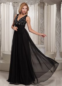 V-neck Long Chiffon Dress for Prom with Beadings in Black for Autumn