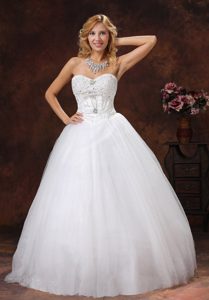 Fashionable Sweetheart A-line Wedding Gown to Long with Beads