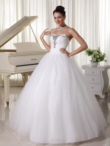 Nice A-line Sweetheart Beaded Bridal Dresses and Tulle to Floor on Sale