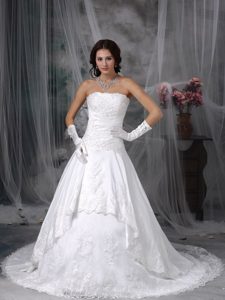 Dressy A-line Strapless Court Train Lace Wedding Gowns with Zipper-up to Floor