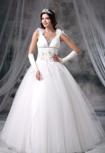 Fashionable Flowers A-line Tulle Long Bridal Dresses with Appliques