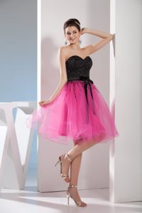 Sweetheart Knee-length Black and Fuchsia Beaded Cocktail Dress with Belt