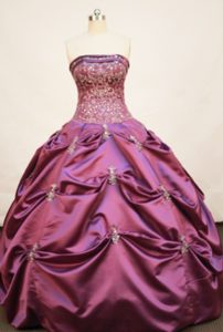 Pretty Ball Gown Strapless Fuchsia Dress for Quince with Appliques in