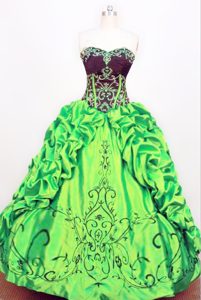 Exquisite Ball Gown Strapless Green Dress for Quince with Pick Ups in Taffeta