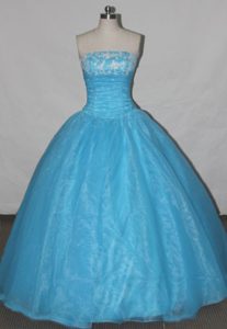 Simple A-line Strapless Quinceanera Dresses with Appliques Made in Organza