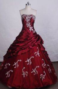 New Style Red Lace Up Strapless Quinces Dresses with White Appliques