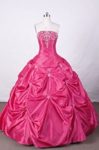 Informal Strapless Quinceanera Dress to Floor Length with Appliques and Beading