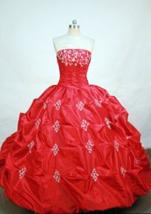 Sexy Red Ruching Strapless Quinceaneras Dresses with White Appliques in