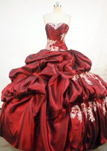 Exclusive Strapless Burgundy Lace Up Quince Dresses with Appliques and Beading