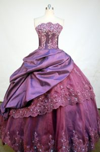 Exquisite Burgundy Strapless Quinceanera Dress with Beads and Appliques