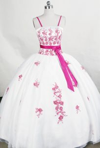Delish White Quinceanera Gown Dresses with Pink Appliques and Spaghetti Straps